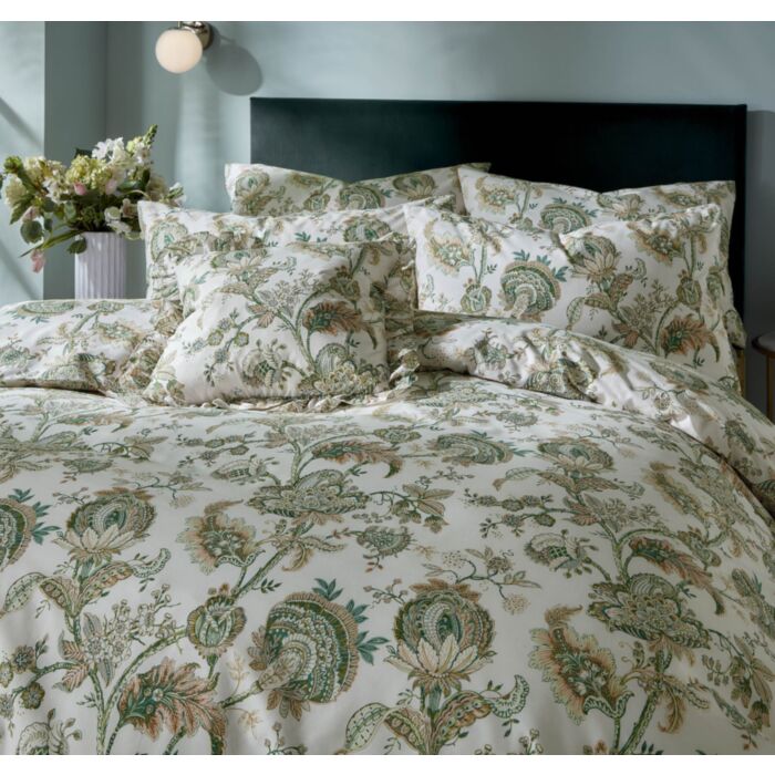 ashley wilde Amanda Holden Tresco Isles Coral Bedding