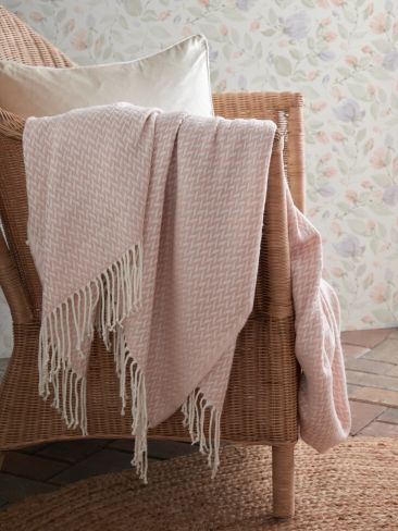 Arya Blush 140x180cm Throw