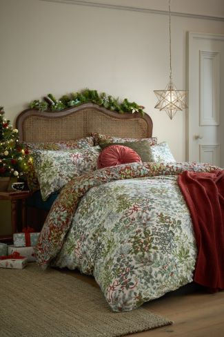 Crossdale Christmas Berries  Festive Red Bedding