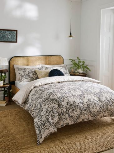Michaelmas Daisy Linen Bedding
