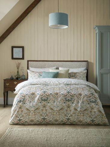 Strawberry Thief Hessian Bedding