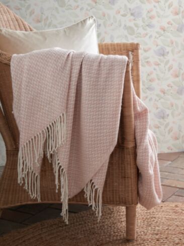 Arya Blush 140x180cm Throw