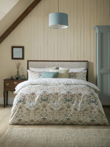 Strawberry Thief Hessian Bedding