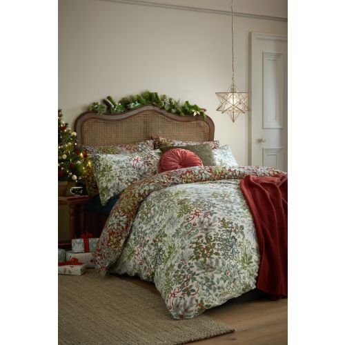 Crossdale Christmas Berries  Festive Red Bedding